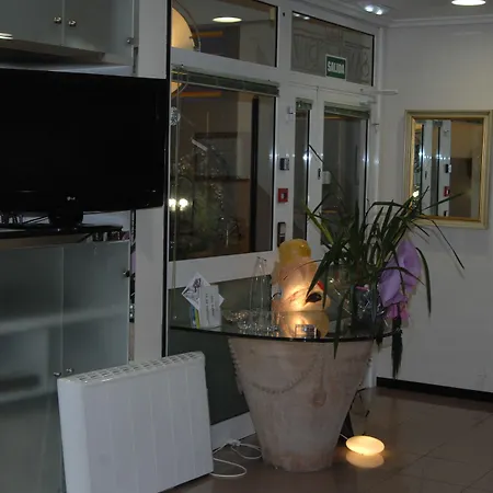 Hotell Santacruz Oviedo